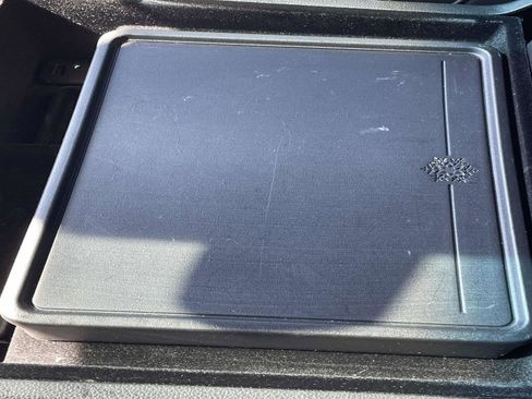 Used 2017 Cadillac Escalade Platinum image 28