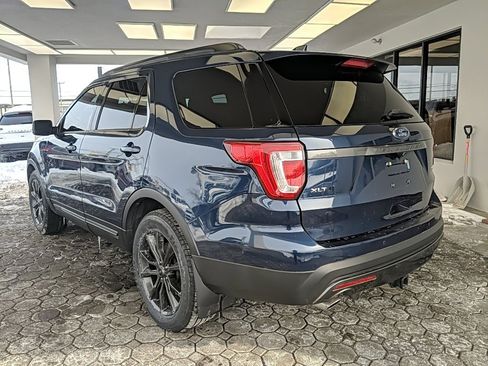 Used 2017 Ford Explorer XLT w/ Equipment Group 202A image 9