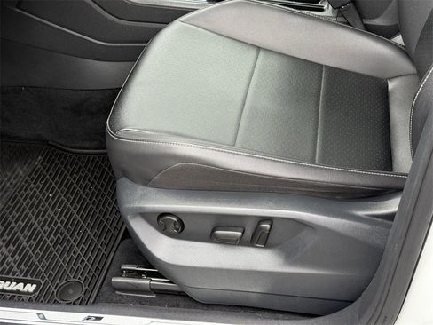 Used 2021 Volkswagen Tiguan SE R-Line image 16