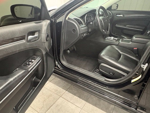 Used 2022 Chrysler 300 Touring L RWD image 12