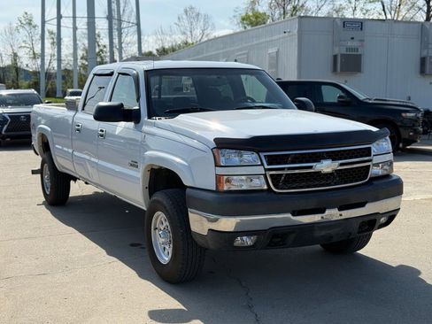 Used 2006 Chevrolet Silverado 3500 LT w/ Heavy-Duty Power Package image 23