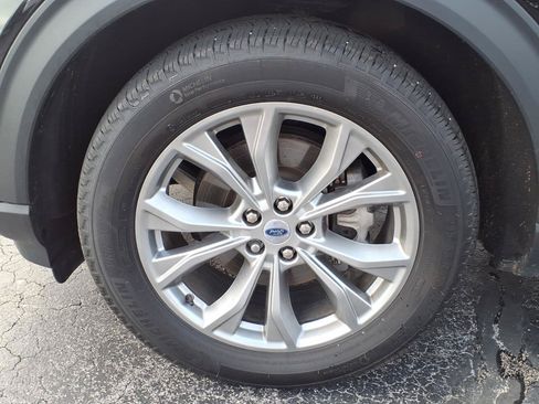 Used 2023 Ford Explorer XLT w/ Equipment Group 202A AWD/4WD image 7