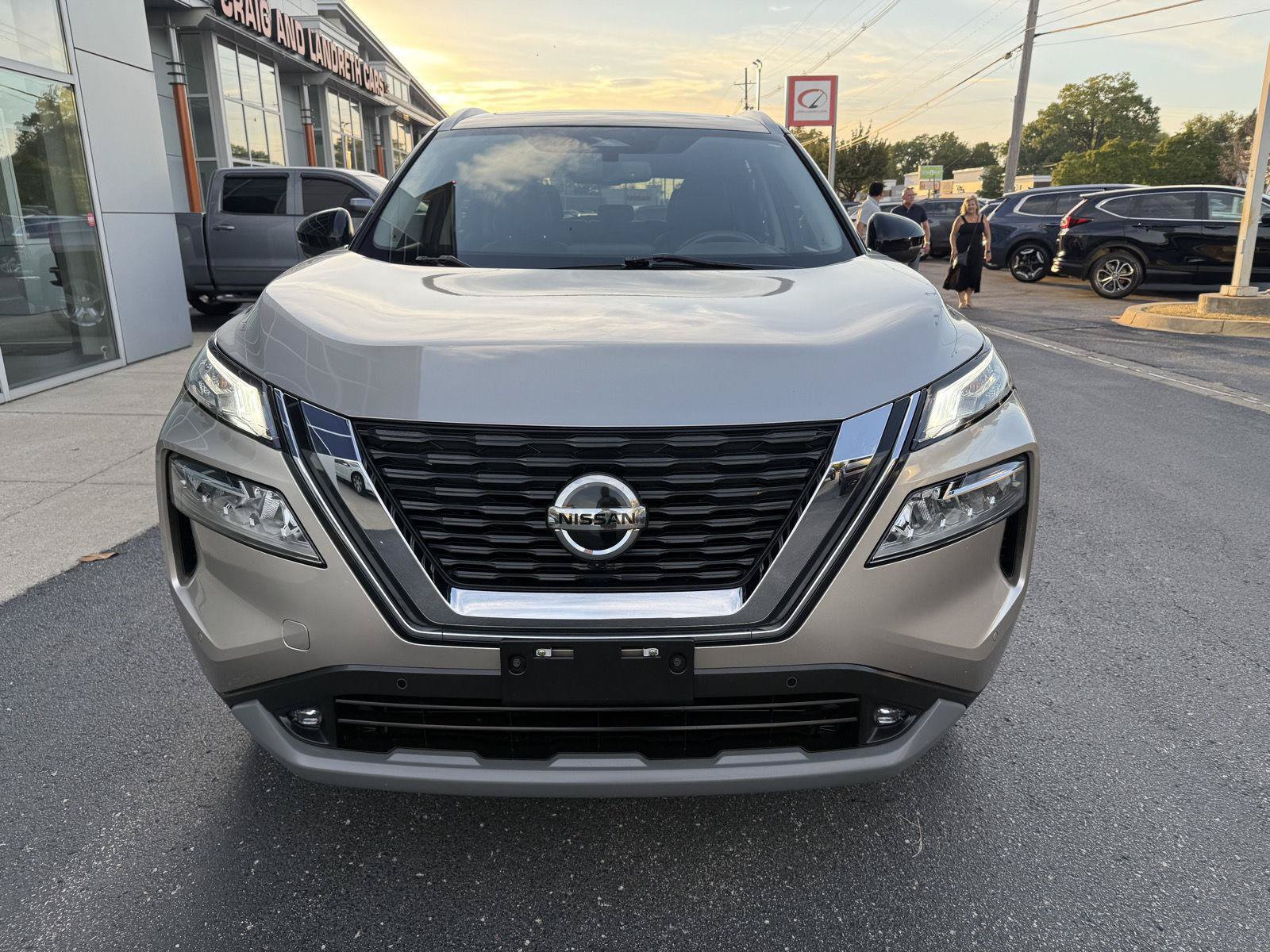 Used 2021 Nissan Rogue SL w/ Premium Package AWD/4WD image 3