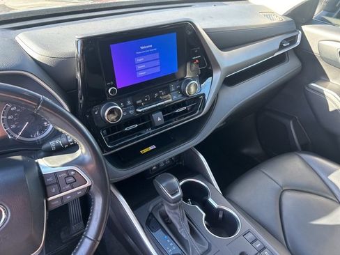 Used 2024 Toyota Highlander XLE image 33