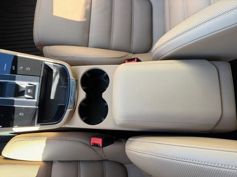 Certified 2025 Porsche Macan Turbo image 18