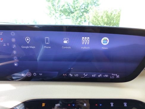 Used 2025 Buick Enclave Preferred FWD image 39