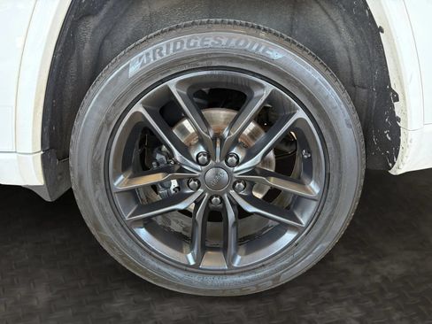 Used 2014 Jeep Grand Cherokee Overland w/ Advanced Technology Group AWD/4WD image 39