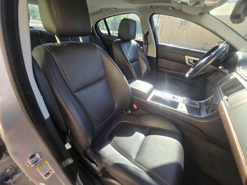 Used 2012 Jaguar XF image 9