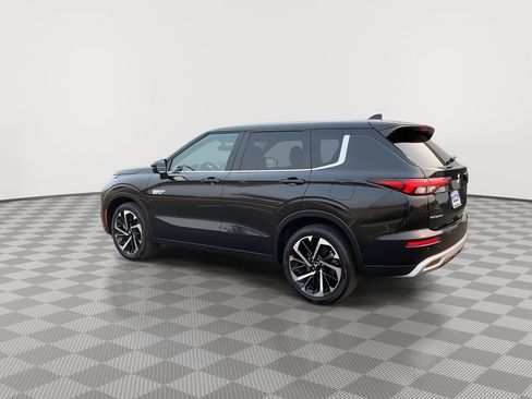 Used 2023 Mitsubishi Outlander SE image 5