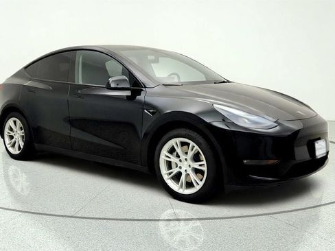 Used 2023 Tesla Model Y Long Range AWD/4WD image 3