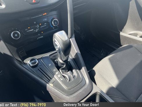 Used 2016 Ford Focus SE FWD image 19