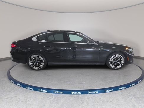 Used 2026 BMW 530i w/ Convenience Package RWD image 5