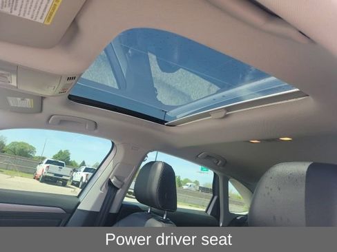 Used 2024 Volkswagen Jetta SE image 5