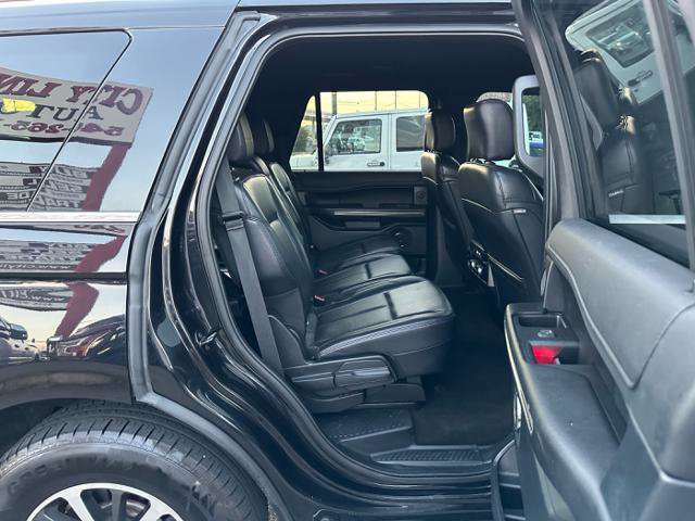 Used 2019 Ford Expedition XLT w/ Equipment Group 202A AWD/4WD image 17