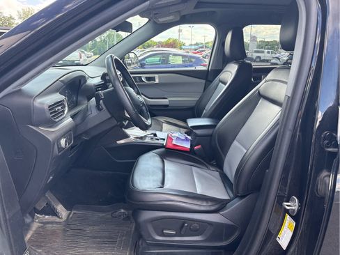 Used 2022 Ford Explorer XLT w/ Equipment Group 202A AWD/4WD image 5