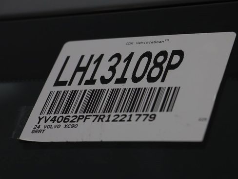 Used 2024 Volvo XC90 B6 Ultimate w/ Lounge Package image 25