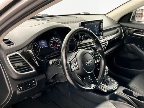 Used 2021 Kia Seltos EX image 16