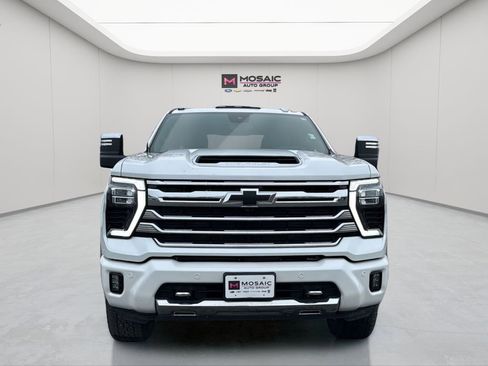 Used 2024 Chevrolet Silverado 3500 High Country w/ High Country Premium Package image 2