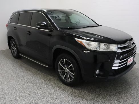 Used 2019 Toyota Highlander XLE FWD image 4