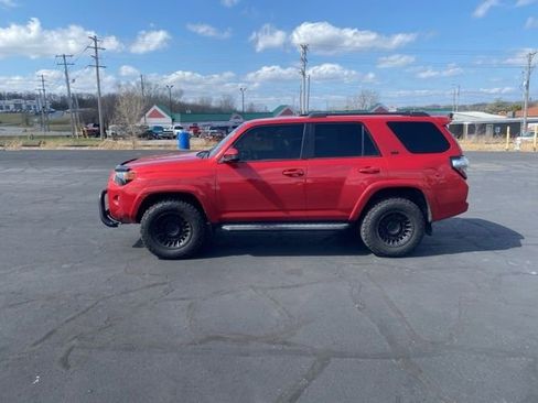 Used 2018 Toyota 4Runner SR5 image 15