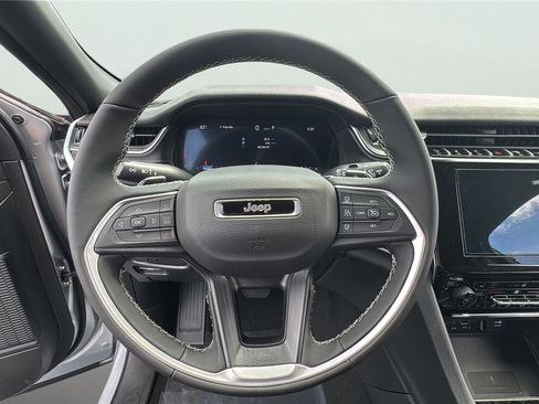 New 2025 Jeep Grand Cherokee Laredo X w/ Luxury Tech Group I AWD/4WD image 23