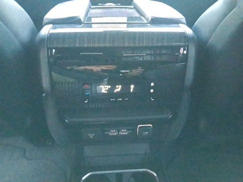 Used 2022 Jeep Wagoneer Series III w/ Premium Group I image 28