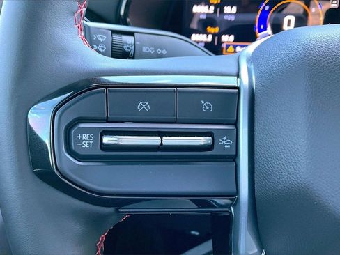 Used 2025 Chevrolet Colorado Z71 w/ Technology Package image 13