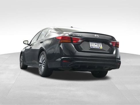 Used 2024 Nissan Altima 2.5 SV FWD image 12