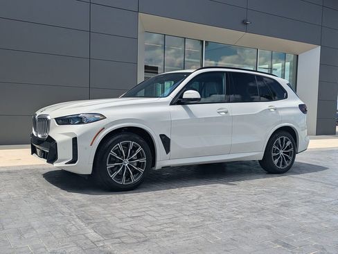Used 2025 BMW X5 xDrive40i AWD/4WD image 2