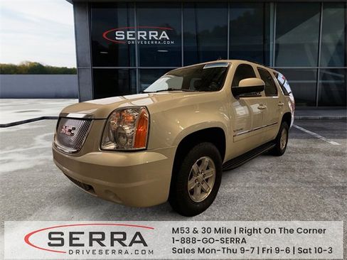 Used 2014 GMC Yukon SLT w/ SLT-2 Equipment Package image 1