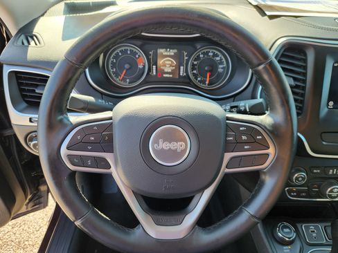 Used 2019 Jeep Cherokee Latitude Plus w/ Comfort/Convenience Group AWD/4WD image 9