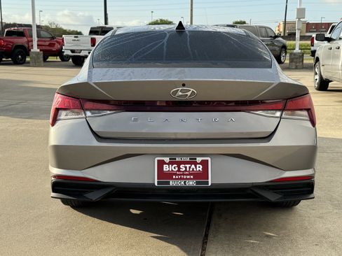 Used 2022 Hyundai Elantra SEL image 9