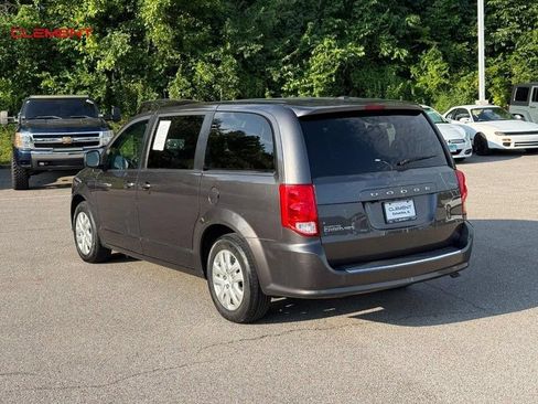 Used 2018 Dodge Grand Caravan SE w/ UConnect Hands-Free Group FWD image 3