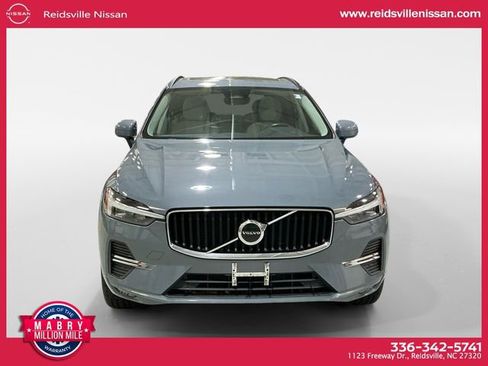 Used 2022 Volvo XC60 B5 Momentum w/ Climate Package image 9