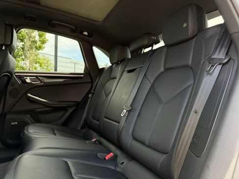 Certified 2025 Porsche Macan image 29
