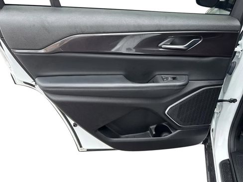 Used 2022 Jeep Grand Cherokee L Laredo image 28