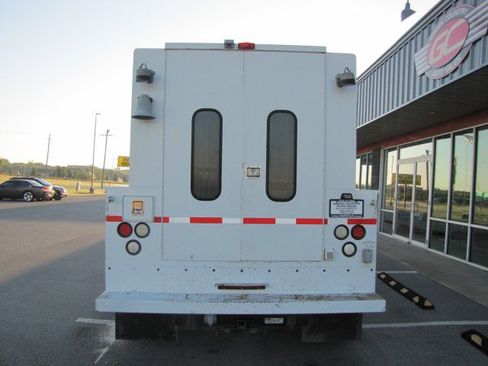 Used 2012 RAM 5500 SLT w/ Max Tow Pkg image 11