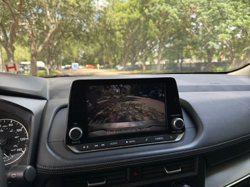 Used 2025 Nissan Rogue SV FWD image 20