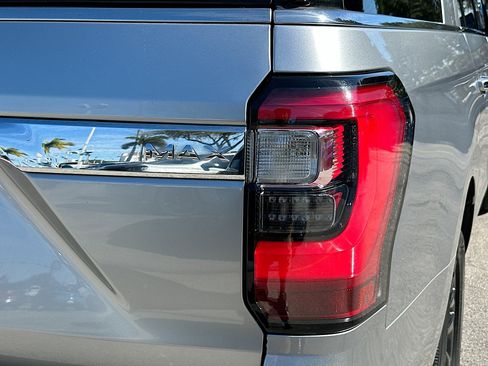 Used 2020 Ford Expedition Max Limited image 33