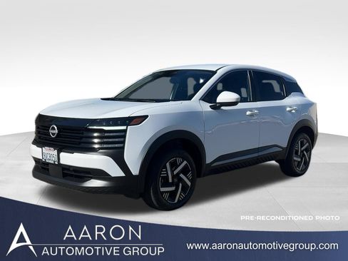 Used 2025 Nissan Kicks SV FWD image 1