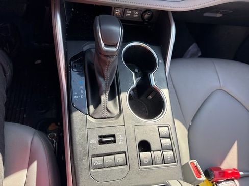 Used 2023 Toyota Highlander XLE image 19