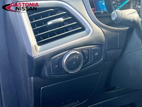 Used 2024 Ford Edge SEL image 11