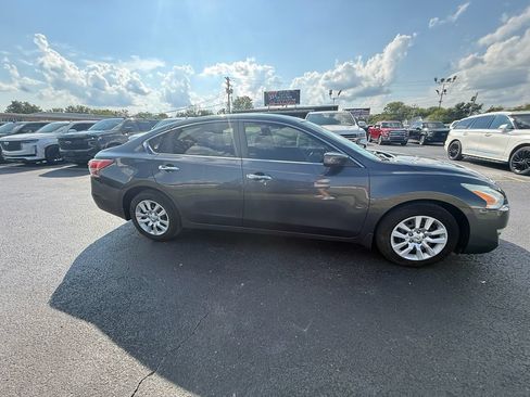 Used 2013 Nissan Altima 2.5 S FWD image 2