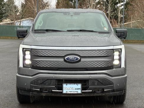 Used 2022 Ford F150 Lightning XLT image 2