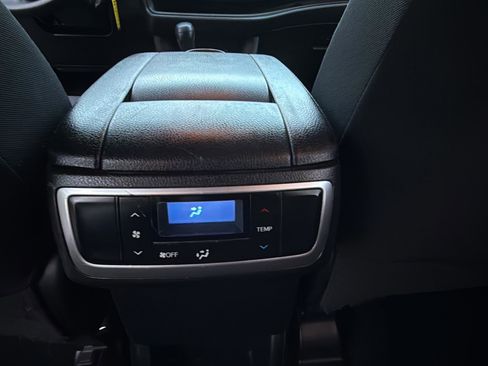 Used 2019 Toyota Highlander LE image 26