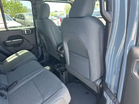 New 2025 Jeep Gladiator Sport image 47