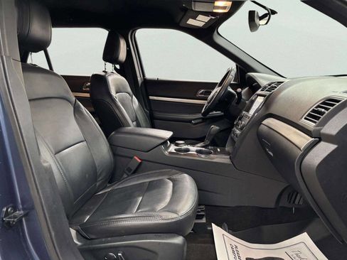 Used 2018 Ford Explorer XLT w/ Equipment Group 202A image 26