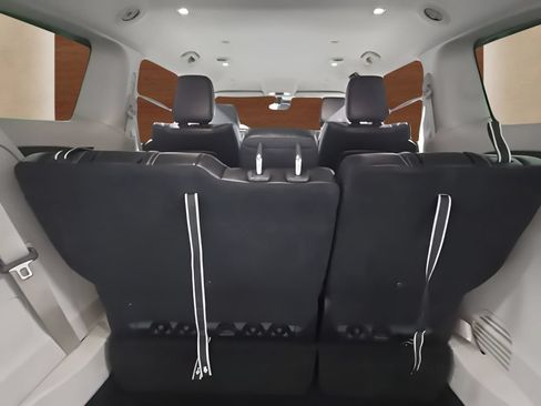 Used 2023 Chrysler Pacifica Touring-L FWD image 18