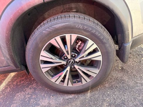 Used 2023 Nissan Rogue SV FWD image 7
