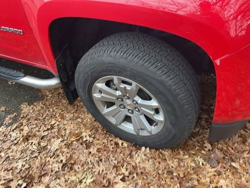 Used 2019 Chevrolet Colorado LT w/ LT Convenience Package image 3